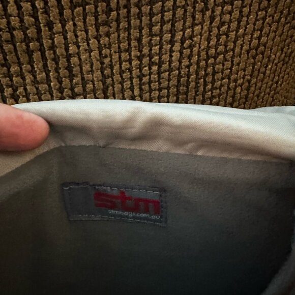 STM Linear Shoulder Bag for iPad/10-Inch Tablets (stm-212-026J-01) - Picture 10 of 10